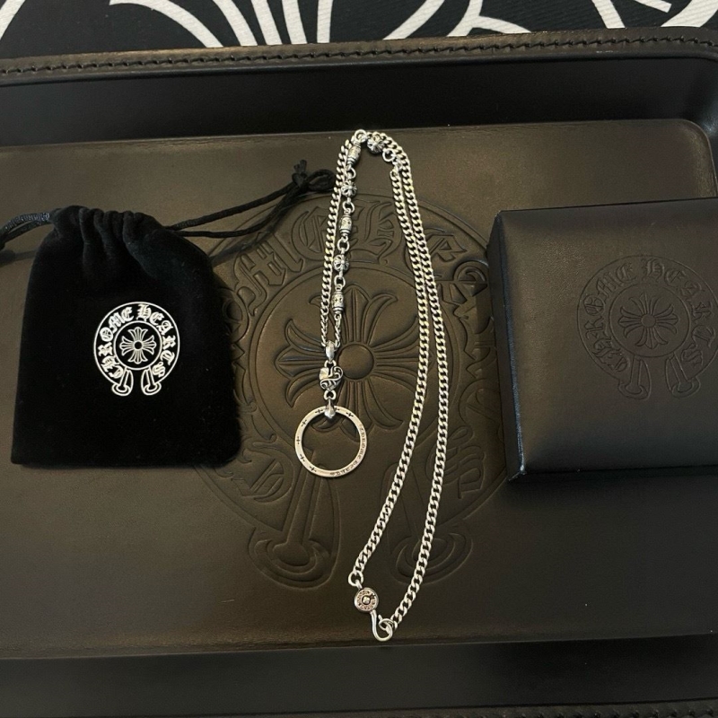 Ch*0me He**ts necklaces